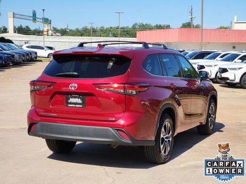 Used 2021 Toyota Highlander XLE FWD image 6