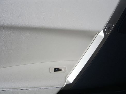 Used 2023 BMW iX xDrive50 w/ Sport Package AWD/4WD image 13