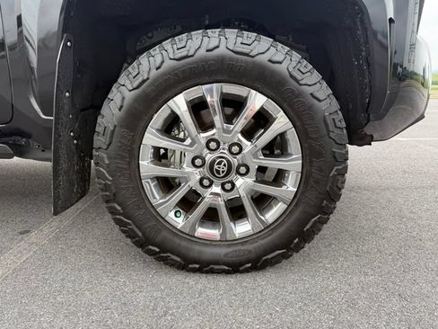 Used 2025 Toyota Tacoma Limited AWD/4WD image 11