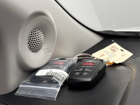 Used 2026 Toyota Sienna XLE FWD image 28