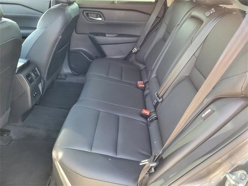 Used 2025 Nissan Rogue SV w/ SV Premium Package image 17