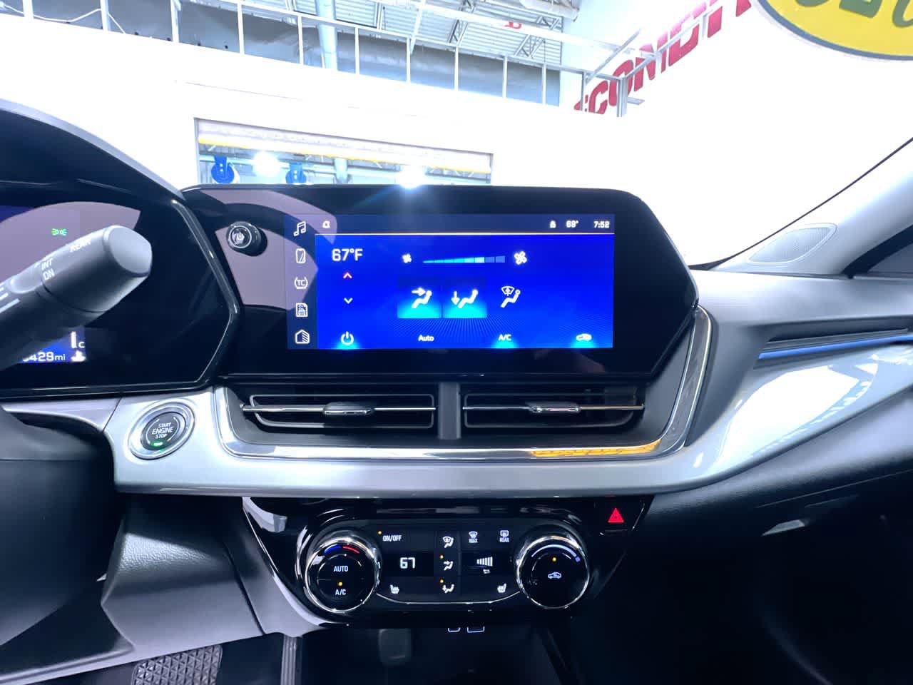 Used 2025 Chevrolet Trax LT w/ Driver Confidence Package FWD image 27