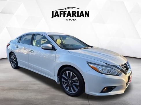Used 2016 Nissan Altima 2.5 SL w/ 2.5 Technology Package image 2