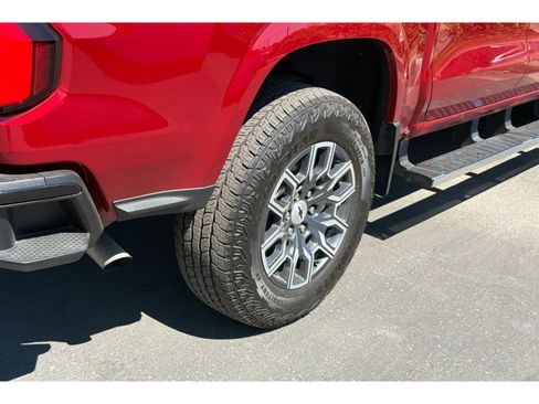 Used 2025 Chevrolet Colorado Z71 AWD/4WD image 4