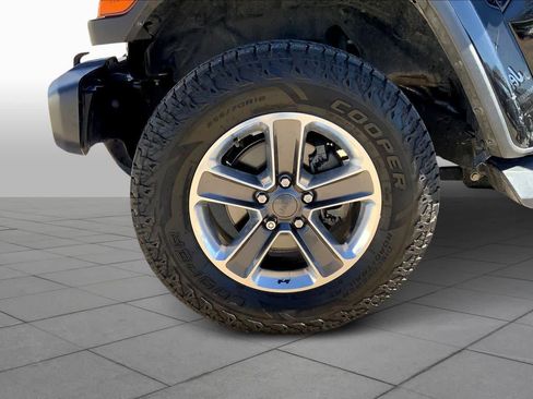 Used 2019 Jeep Wrangler Unlimited Sahara image 10