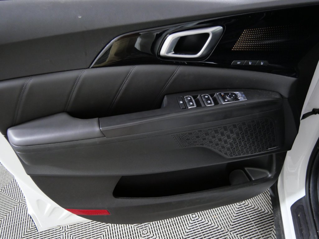 Used 2025 Kia Carnival SX Prestige FWD image 15
