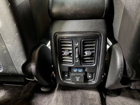 Used 2018 Jeep Grand Cherokee Limited AWD/4WD image 13