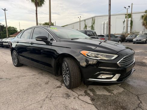 Used 2017 Ford Fusion SE w/ Fusion SE Technology Package FWD image 3