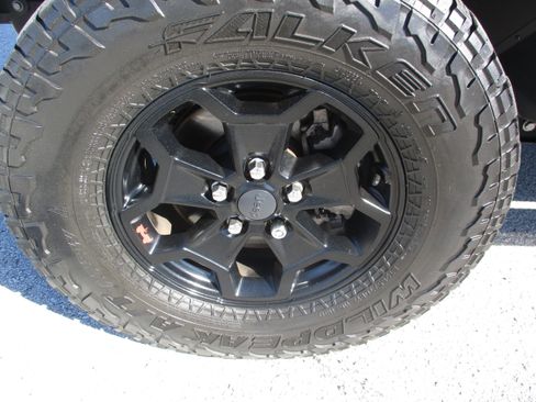 Used 2020 Jeep Gladiator Sport w/ Quick Order Package 24S image 9