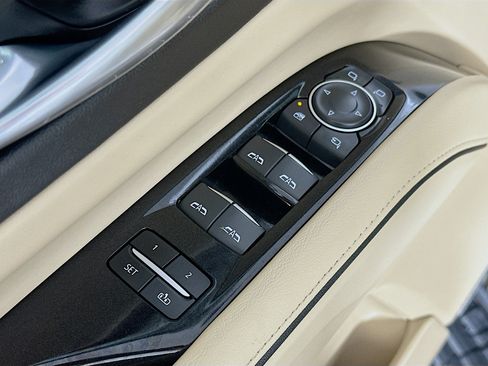 Used 2022 Cadillac Escalade Premium Luxury w/ Performance Package AWD/4WD image 18