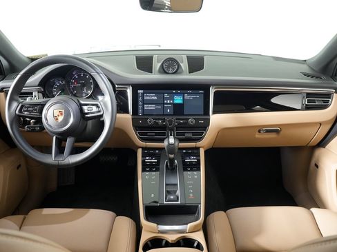 Certified 2025 Porsche Macan AWD/4WD image 25