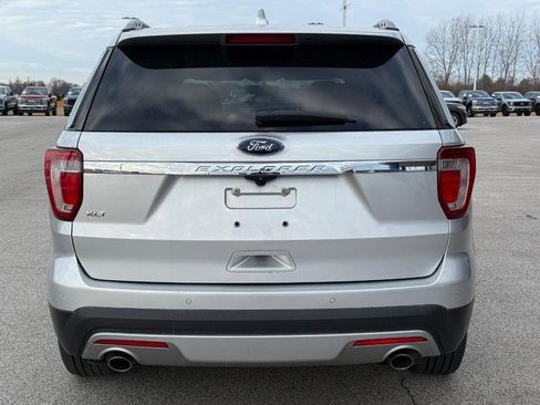 Used 2017 Ford Explorer XLT w/ Equipment Group 202A image 4