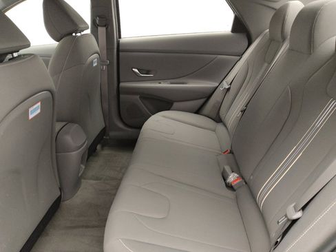 Used 2024 Hyundai Elantra SEL FWD image 18