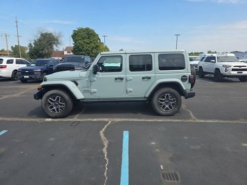 Used 2024 Jeep Wrangler Unlimited Sahara w/ Technology Group AWD/4WD image 8