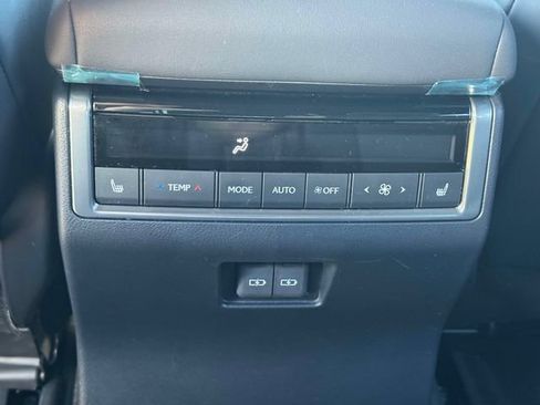 Used 2024 Lexus GX 550 w/ Accessory Package (31) AWD/4WD image 17
