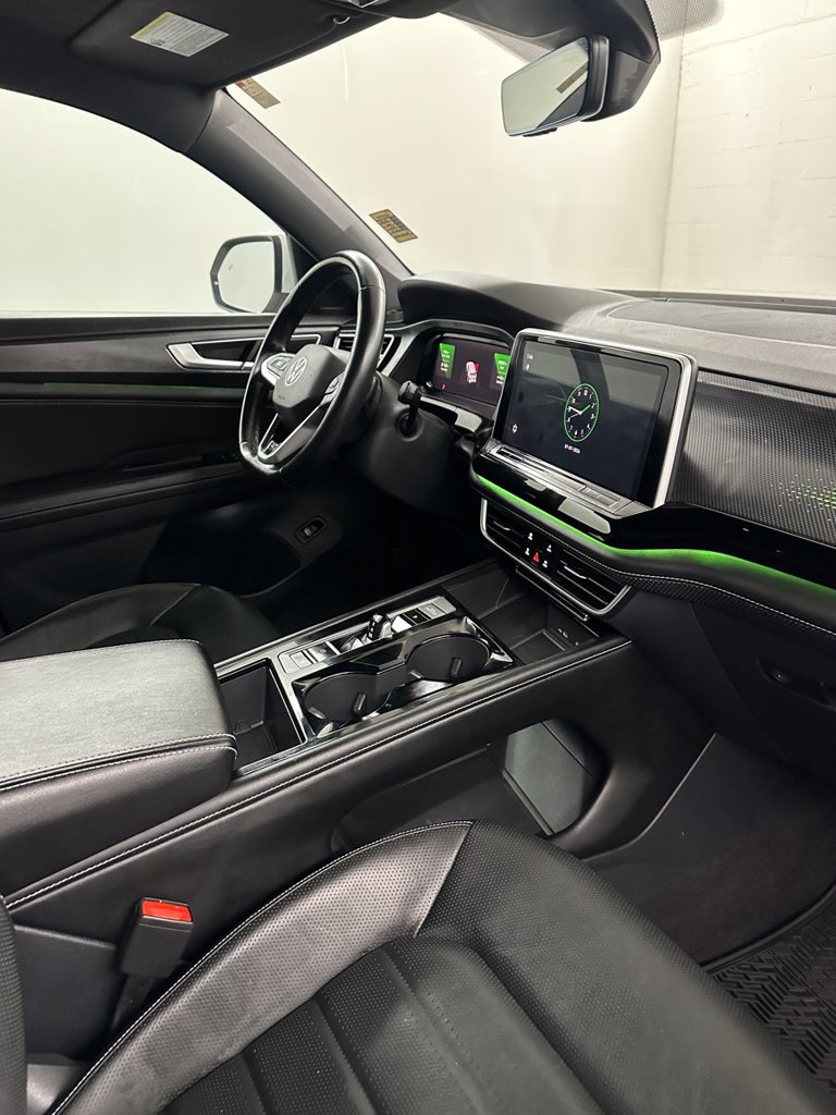 Used 2024 Volkswagen Atlas Cross Sport SEL R-Line AWD/4WD image 39