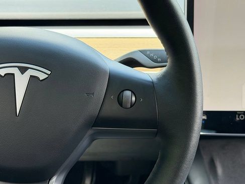 Used 2022 Tesla Model Y Long Range AWD/4WD image 41