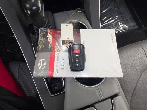 Used 2020 Toyota Avalon Limited w/ Advanced Safety Package FWD image 31