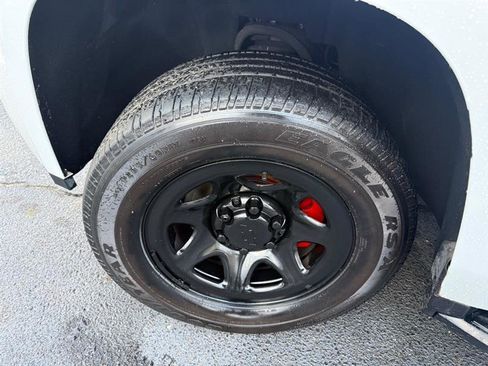 Used 2018 Chevrolet Tahoe 2WD image 27