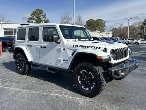 Used 2024 Jeep Wrangler Unlimited Rubicon 4xe image 2