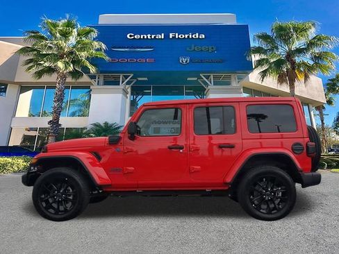 Used 2025 Jeep Wrangler Unlimited Sahara w/ Safety Group image 8