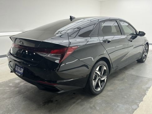 Used 2023 Hyundai Elantra SEL w/ Convenience Package image 4