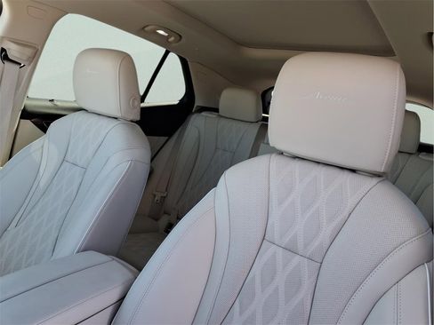 Used 2023 Buick Envision Avenir image 17