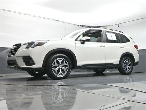 Used 2023 Subaru Forester Premium image 34