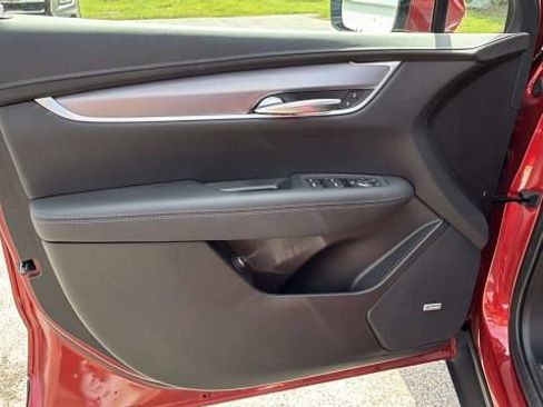 Used 2025 Cadillac XT5 Luxury w/ LPO, Floor Liner Package FWD image 8