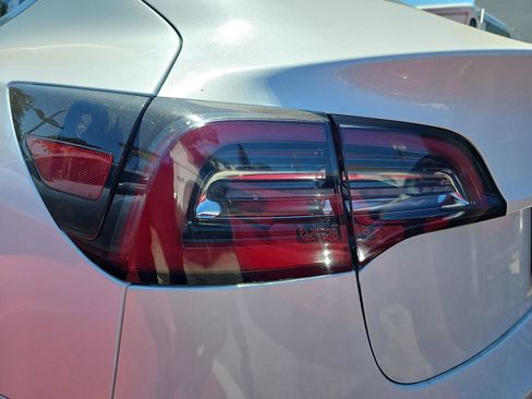 Used 2019 Tesla Model 3 image 11