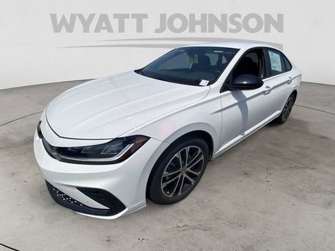 Used 2025 Volkswagen Jetta Sport FWD image 2