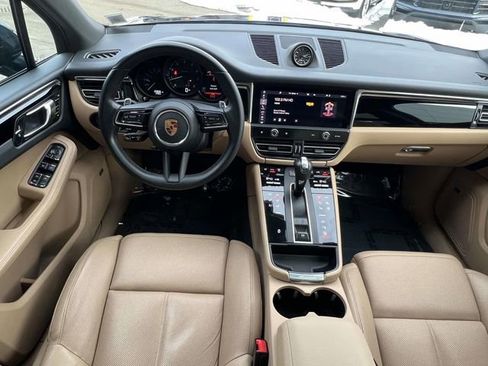 Certified 2023 Porsche Macan image 5