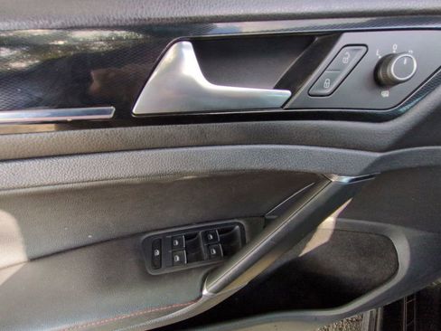 Used 2015 Volkswagen GTI SE image 12