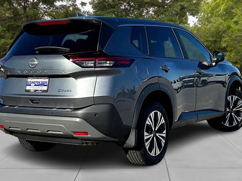 Used 2023 Nissan Rogue SV image 5