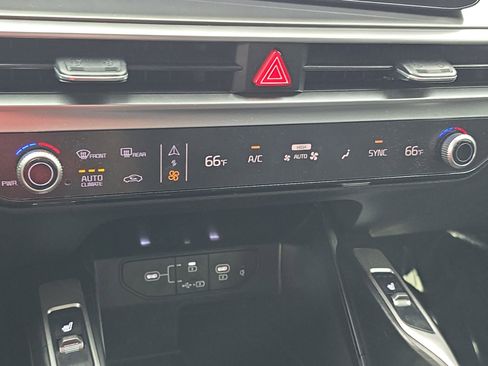 Used 2025 Kia Sorento S w/ Panoramic Sunroof Package image 24