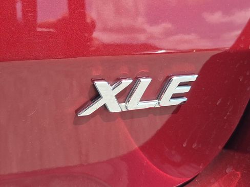 Used 2019 Toyota Sienna XLE w/ XLE Navigation Package FWD image 30