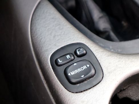 Used 2002 Toyota Sequoia Limited image 40