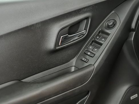Used 2016 Chevrolet Trax LT w/ LT Sun and Sound Package FWD image 13
