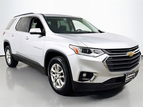 Used 2020 Chevrolet Traverse LT image 3
