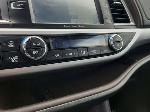 Used 2017 Toyota Highlander XLE image 23