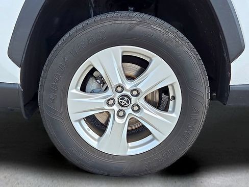 Used 2020 Toyota RAV4 XLE FWD image 9