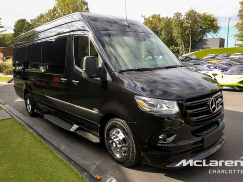 Used 2023 Mercedes-Benz Sprinter 3500 image 7