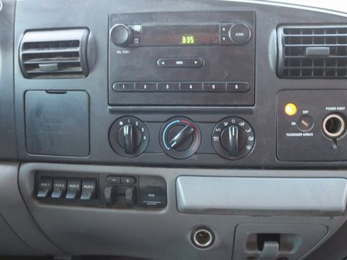 Used 2006 Ford F350 XL image 29