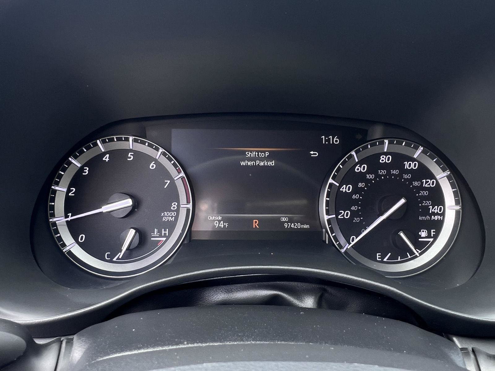 Used 2020 Toyota Highlander XLE FWD image 2