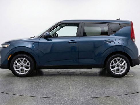 Used 2025 Kia Soul LX w/ LX Technology Package image 5