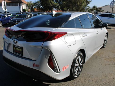 Used 2017 Toyota Prius Prime Premium w/ Preferred Accessory Package FWD image 34
