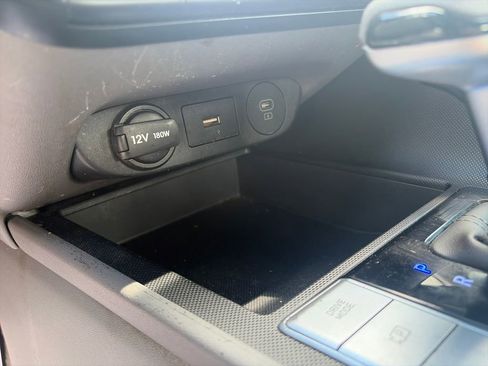 Used 2024 Hyundai Elantra SEL FWD image 31