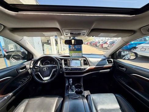 Used 2016 Toyota Highlander Limited image 22