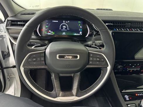 Used 2023 Jeep Grand Cherokee 4WD 4xe w/ Luxury Tech Group II image 14