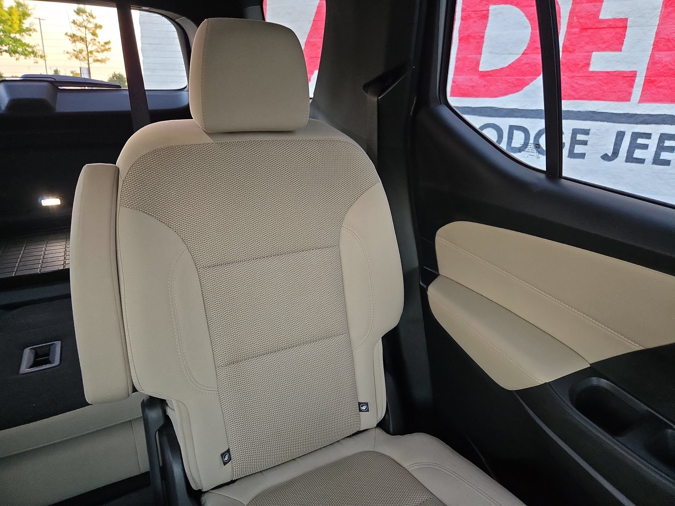 Used 2022 Chevrolet Traverse LT FWD image 14